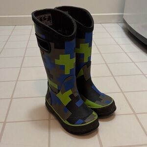 Bogs Kids Blue and Green Pixel Rain Boots